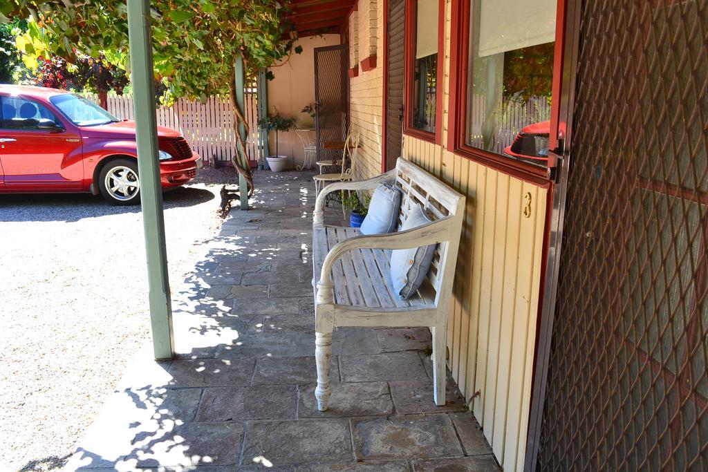 Colonial Bank Motel Omeo Dış mekan fotoğraf