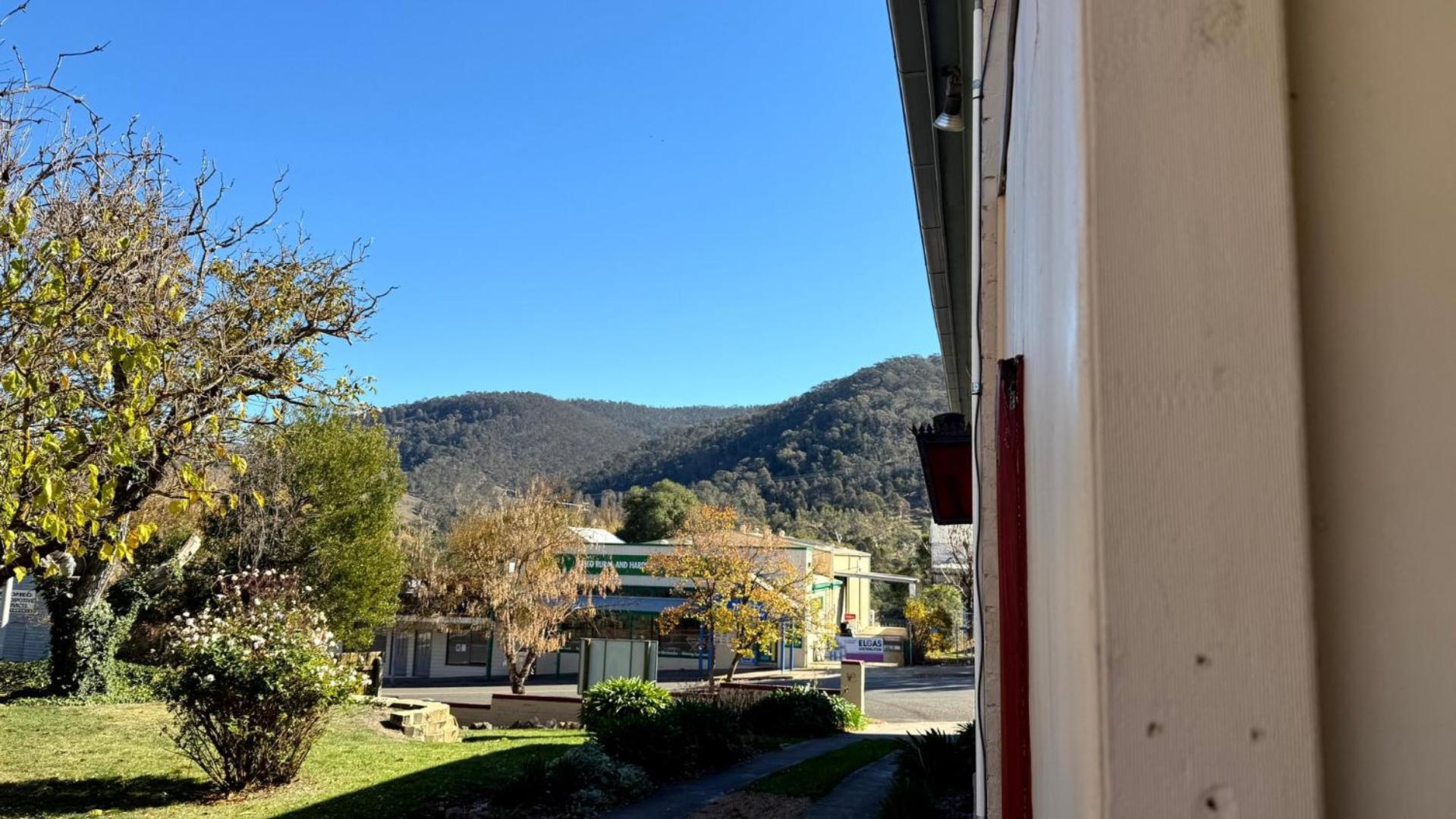 Colonial Bank Motel Omeo Dış mekan fotoğraf